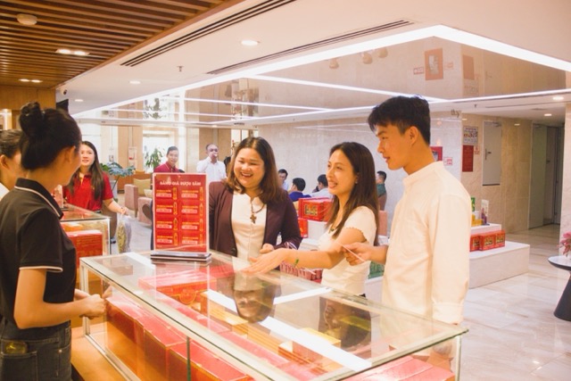 ĐỂ NHIỀU NGƯỜI VIỆT ĐƯỢC TIẾP CẬN SÂM VIỆT NAM